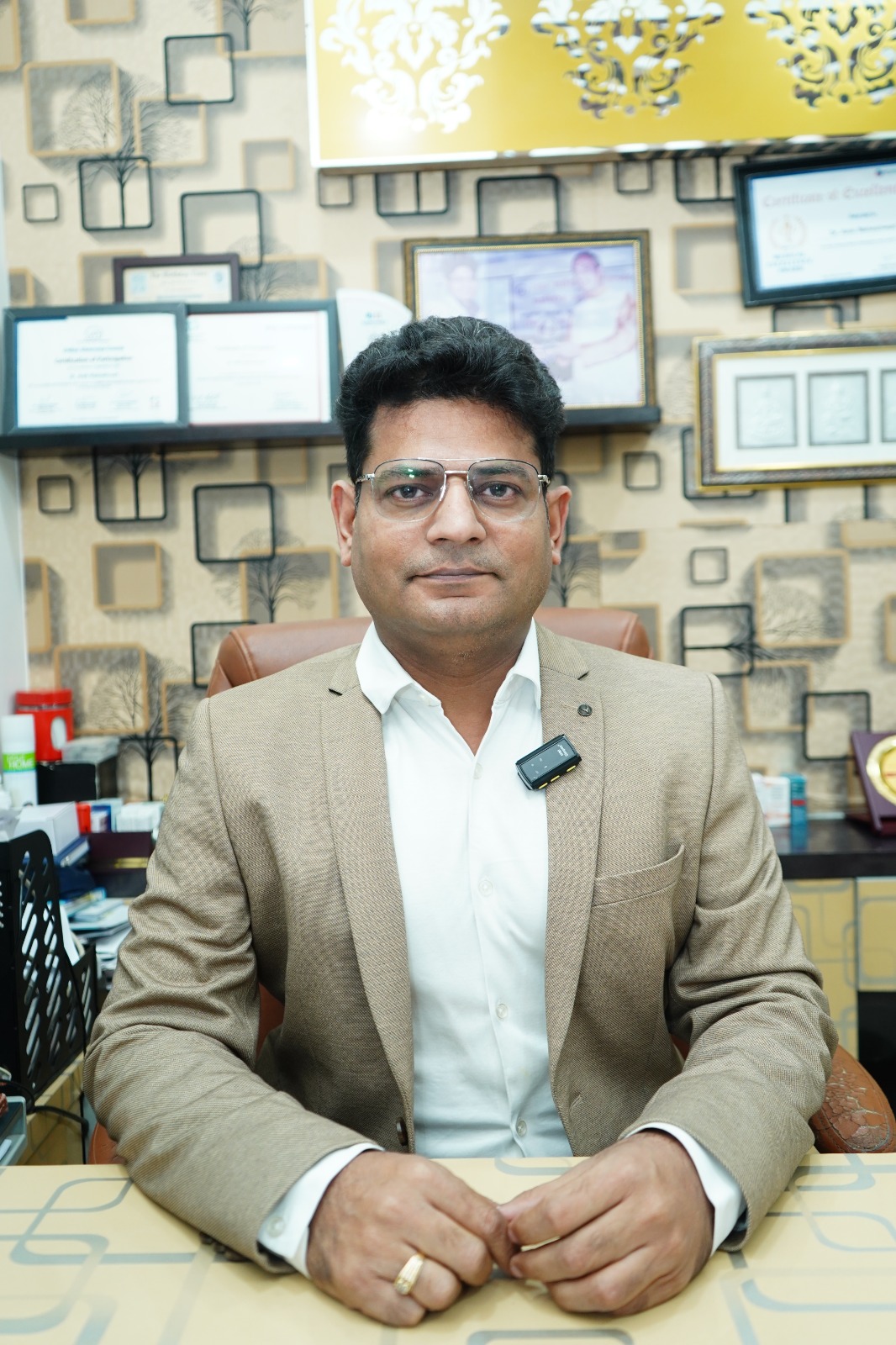 retina eye surgeon lucknow